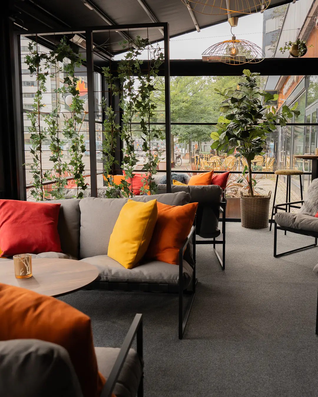 Balcony glazing