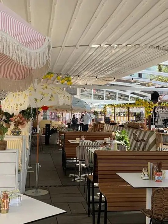 Side awnings for privacy and wind